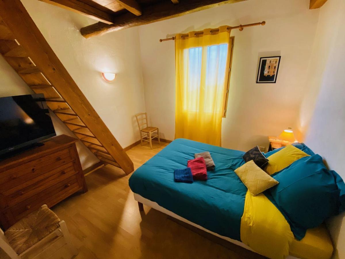 Maison Lgbt Des Monts Bleus Saint-Roman-de-Tousque ภายนอก รูปภาพ